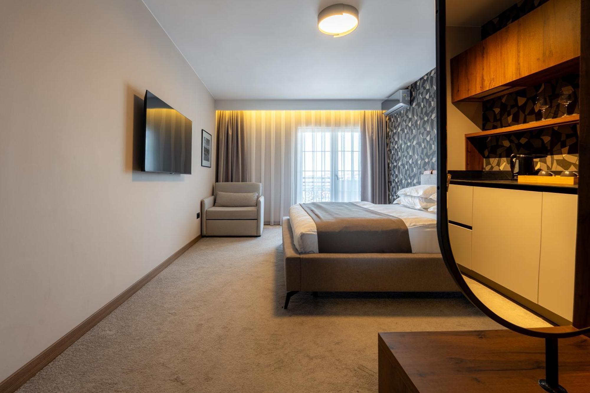 Downtown Apartments Prishtine Bagian luar foto